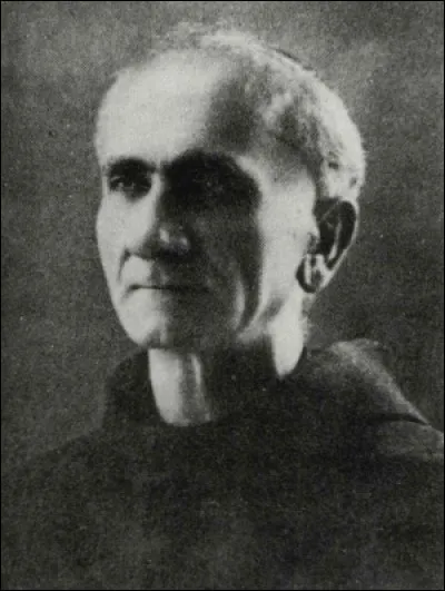 Membre du Haut Conseil de régence mis en place par l'occupant allemand en 1943, prêtre catholique collaborateur, je suis l'un des symboles de la position ambiguë de l'Église durant la guerre. Condamné à mort pour mon rôle durant l'occupation, je fus fusillé.
Qui suis-je ?