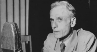 Je fonde en 1942 le "Balli Kombëtar", mouvement de résistance républicain et nationaliste. Je meurs dans des circonstances mystérieuses en 1949.
Qui suis-je ?