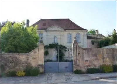 Je vous propose de partir à la découverte du château de la Forge, à Haironville. Nous serons dans la Meuse, en région ...