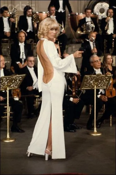 D'un homonyme chuchoté,
Parfois mauvaise et redoutée,
Elle peut faire ses blessés.
Histoire d'eau, de dos, de reins
C'est aussi le mot de la fin.
Qui suis-je ?