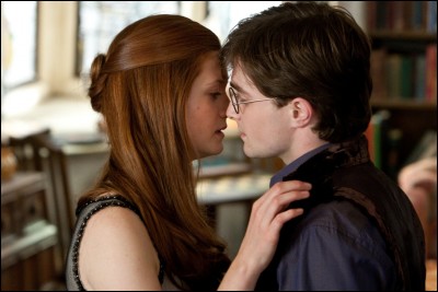 Quand Harry et Ginny s'embrassent-ils pour la première fois ? (livre)
