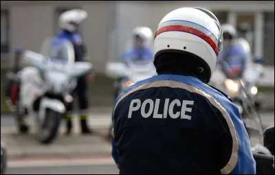 Traduisez le mot "policier"