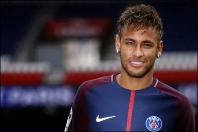 Pour combien d'euros a été transféré Neymar Jr. du FC Barcelone au Paris St-Germain ?