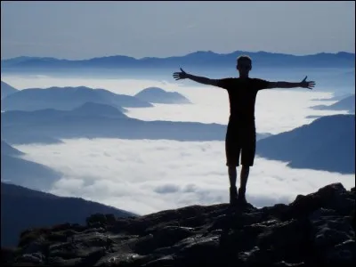 Les écoles - les imprimeries - les lieux de réunions - les librairies - les universités - les magasins - les bibliothèques - les plateaux - les sommets - les ateliers - les open spaces - les aéroports - les gares - les médiathèques - le cosmos