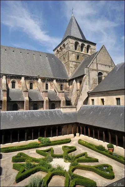 Nous terminons notre voyage en Normandie, près du Havre, avec cet ancien monastère bénédictin de femmes, fondé au VIIe siècle; l'église abbatiale, construite au milieu du XIe siècle est un excellent témoin de l'architecture normande à l'époque de Guillaume le Conquérant. Nous sommes à ...