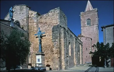Continuons notre voyage vers le sud, dans ce village du département de l'Hérault : l'église Sainte-Marie construite aux XIe et XIIe, avec un chevet de style roman lombard, contient deux autels à lobes (tables d'autel en marbre dont le pourtour est orné d'arcs outrepassés) du XIe siècle. C'est à ...
