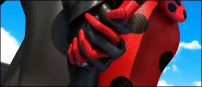 Ladynoir. Bien qu'aillant déjà vécu plusieurs instants romantiques ensemble, les héros de la série "Miraculous" ne sont toujours pas en couple dans la deuxième saison.