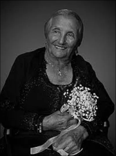 Personnalité / histoire : 
Le 26 août 2018 meurt à 107 ans Rosa Bouglione la doyenne du cirque. Née Rosalie Van Been le 21 décembre 1910 à Ixelles en Belgique, elle épousa le 4 juillet 1928 Joseph Bouglione (1904-1987) dans un lieu insolite. Où se sont-ils unis ?