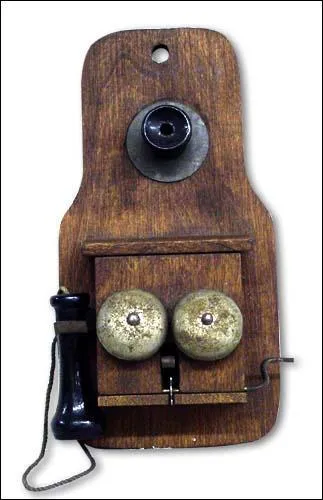 Qui est officiellement l'inventeur du téléphone ?