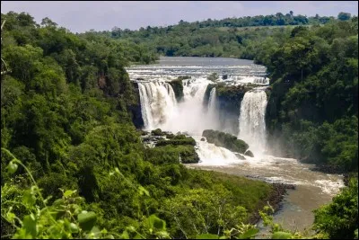 De quel pays sud-américain l'État du Paraná fait-il partie ?