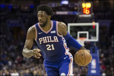 Qui est ce joueur de 2 m 13, 113 kg ?