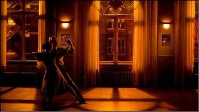 Dans 'Shall we dance', sorti en 2005, qui enseigne langoureusement le tango  Richard Gere ?