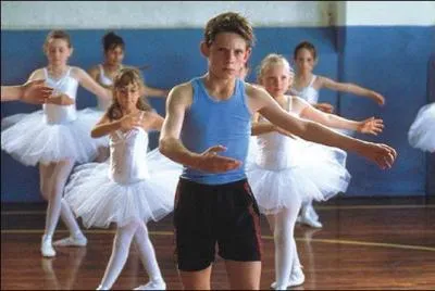 Comment s'appelle ce jeune garon qui dcide de faire de la danse classique contre l'avis de sa famille qui voudrait le forcer  faire de la boxe ?