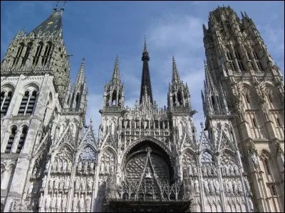 Dans quelle commune se trouve la deuxième plus haute cathédrale de France, derrière celle de Rouen ?