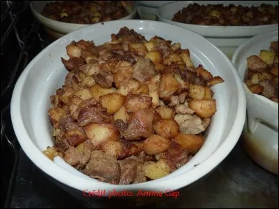 Préparées comme une fricassée, "les jailles" étaient, il y a un siècle, le mets de choix du traditionnel "repas de cochon" dans les campagnes dauphinoises. À quelle partie du corps de l'animal correspondent-elles ?