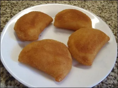 Elles n'ont pas l'apanage du Dauphiné et on les rencontre aussi en Savoie. Que sont ces chaussons frits, garnis de viande hachée ?