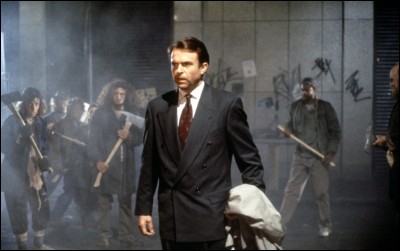 Réalisation : John Carpenter
Sortie : 1995
Mots-clés : auteur de best-sellers d'épouvante - le détective John Trent - univers romanesque - dernier volet de la "Trilogie de l'Apocalypse"