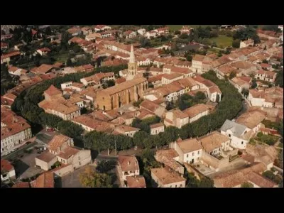 La Via Garona passe par Martres-Tolosane. Pour quelle raison cette bastide est-elle réputée ?
