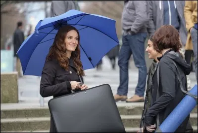 Que va-t-elle faire quand Alex et Maggie vont l'inviter au restaurant ?