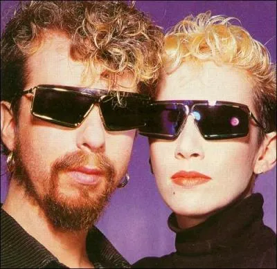 Comment s'appelle la chanteuse du groupe Eurythmics ?