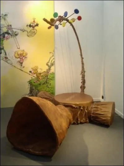 Une certaine Jeanne en est dingo,
Mais de Prunelle, c'est l'asticot !
Souvent fille de distraction,
Bévue non sans répercutions.
Perche manuvrant les bateaux,
Ou sortant les poissons de l'eau.

Qui est-ce ?