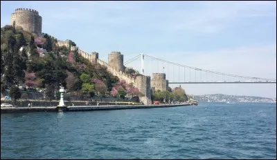 Nommé d'après un sultan Ottoman, quel pont suspendu fut le deuxième à être construit sur le Bosphore ?