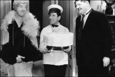 Ce qui est équivoque, qui n'a que des apparences louches est ...