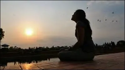 Lieu : Népal
Postulat : considéré comme le lieu de naissance traditionnel de Siddhartha Gautama, devenu par la suite le Bouddha - la flamme éternelle - proche de la frontière indienne