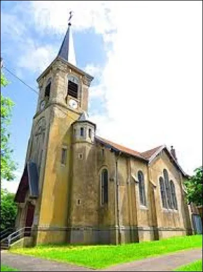 Nous sommes à présent devant l'église Saint-Jean-Baptiste de Chenicourt. Village de l'ancienne région Lorraine, il se situe dans le département ...