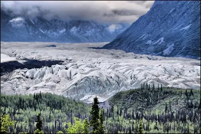 Où se situe le gigantesque glacier Matanuska ?