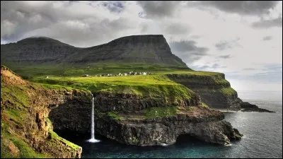 Vers quelle destination partirez-vous pour visiter l'île volcanique et verdoyante d'Aogashima ?