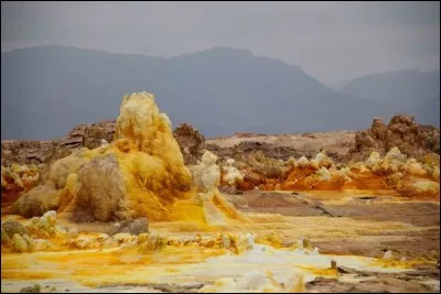 Éloignons-nous pour admirer le magnifique désert de Danakil :