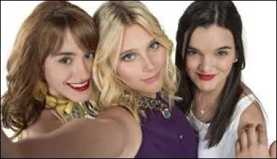 Qui Ambre prend-elle avec elle pour la compétition ?