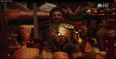 Dans cette scène, par quels personnages sait-on que Manilius s'est pris une claque ?