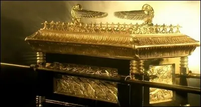 Dès onze-cent-soixante-et-cinq,
C'est la plus vieille, alors on trinque,
Marie l'Ecosse de Robert Bruce,
avec la France et non la Prusse !
A l'issue des plus noirs combats,
On l'a conclue maintes et maintes fois.
Elle remplit, vous et moi, d'émois,
Lorsqu'elle sera passée au doigt.
Qui est-elle ?