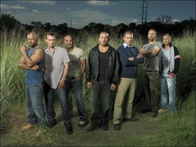 Dans 'Prison Break', l'un des personnages porte comme nom de famille 'Sucre'. Lequel est-ce sur cette photo (en regardant de gauche  droite) ?