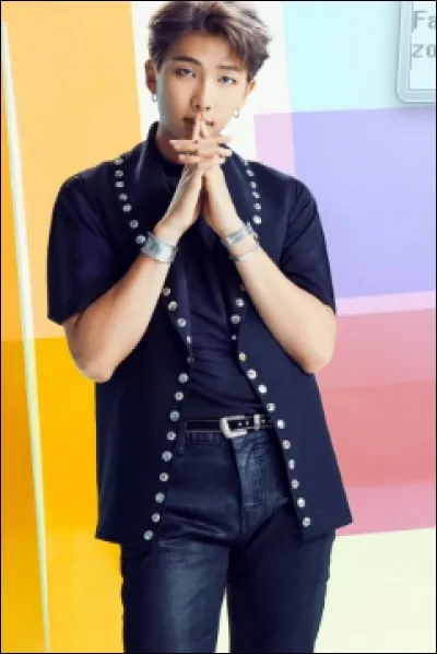 Les BTS sont nombreux mais qui est sur cette photo ?