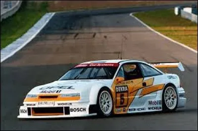 Quelle est la marque de cette voiture ?