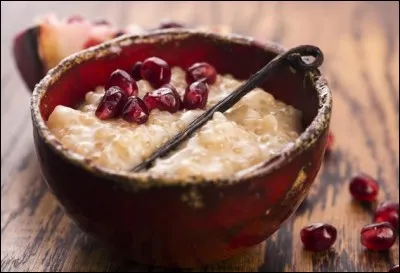 Quelle communaut&eacute; de La R&eacute;union termine un repas avec du "paillasson", un tapioca au lait, &agrave; la vanille, avec des &eacute;pices ?