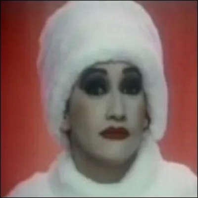 Quelle compagnie d'assurance a utilisé ''C'est la ouate'' de Caroline Loeb ?