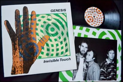 Genesis a chanté ''Invisible Touch'' qui rappelle le titre d'un roman de H.G. Wells : ''L'Homme invisible''. Quelle oeuvre n'est pas de cet auteur ?