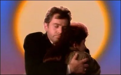 ''Don't Give Up'' est une superbe chanson de Peter Gabriel qu'il interprète en duo avec celle qui a chanté ''Babooshka''. Quel est son nom ?