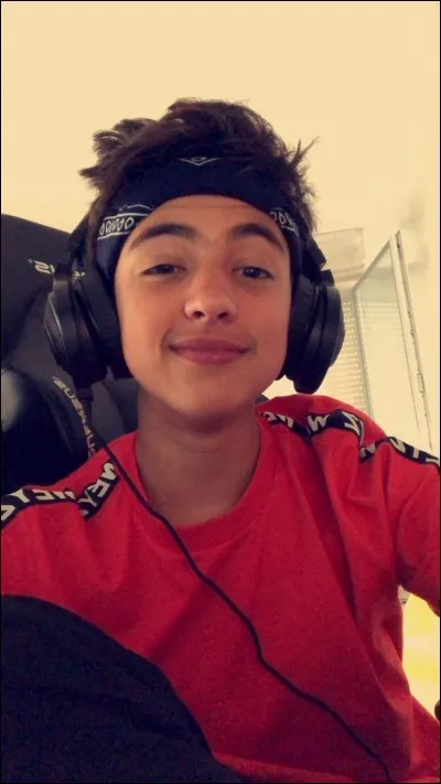 C'est un gamer de la team Croûton, comme moi vous avez reconnu...