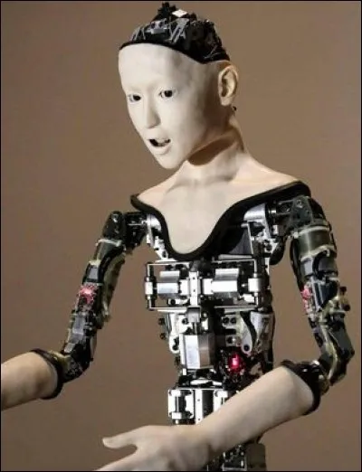 Comment s'appelle cet humanoïde conçu en 2018 capable d'exploiter un intelligence artificielle ?