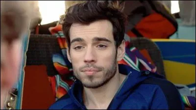 De qui Julien est-il amoureux ?