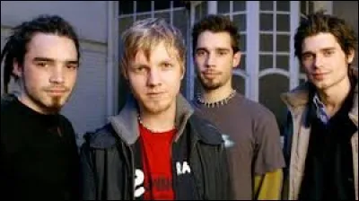 Complétez le titre de cette chanson du groupe Kyo : "Je saigne...