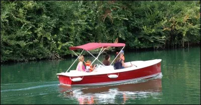 Quel long-métrage réunit à l'écran Humphrey Bogart et Katharine Hepburn ?