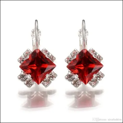 Quelle est la surface d'un carré dont les côtés sont deux fois plus petits que ceux d'un carré de 64 mètres carrés ?