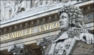 La loi de modernisation de la justice du XXIème siècle a notamment créé un cadre légal dédié à la modification de la mention du sexe à l'état civil. Quand cette loi a-t-elle été adoptée ?