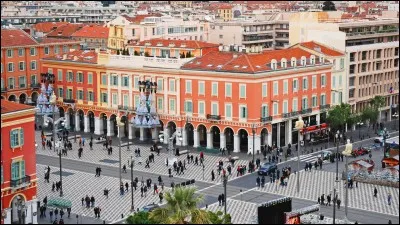 Sur cette photo, on peut voir la gare de Nice-ville.